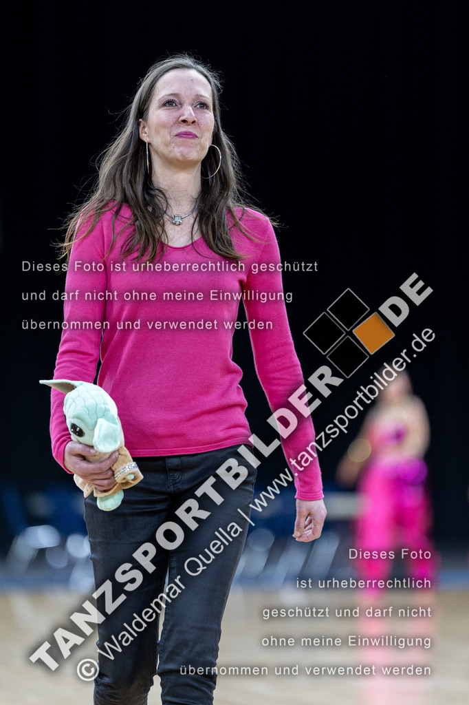 20240310-00635 | Hier finden Sie Tanz Bilder vom Latein und Standard Formationen tanzen. Sportbilder vom Tanzsport. Schöne Fotos und von Weltmeisterschaft, Europameisterschaft, Bundesliga, Regionalliga, Oberliga und Landesliga sowie von GOC Stuttgart, DanceComp, WM Bremen