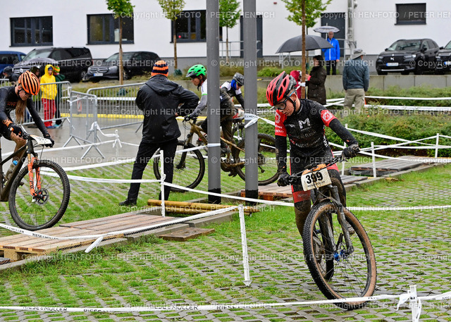 20221002-9230a5-mtb-cup-rhein-main-HEN-FOTO | 02.10.2022 Radsport MTB Rhein-Main-Cup 2022 5. Rennen in Mühltal auf dem Gelände der Firma Riese & Müller v. li. Nr 399 U15m Hobby Luis Hellmold v. Mainzer Radsportverein (Foto: Peter Henrich) - Realisiert mit Pictrs.com