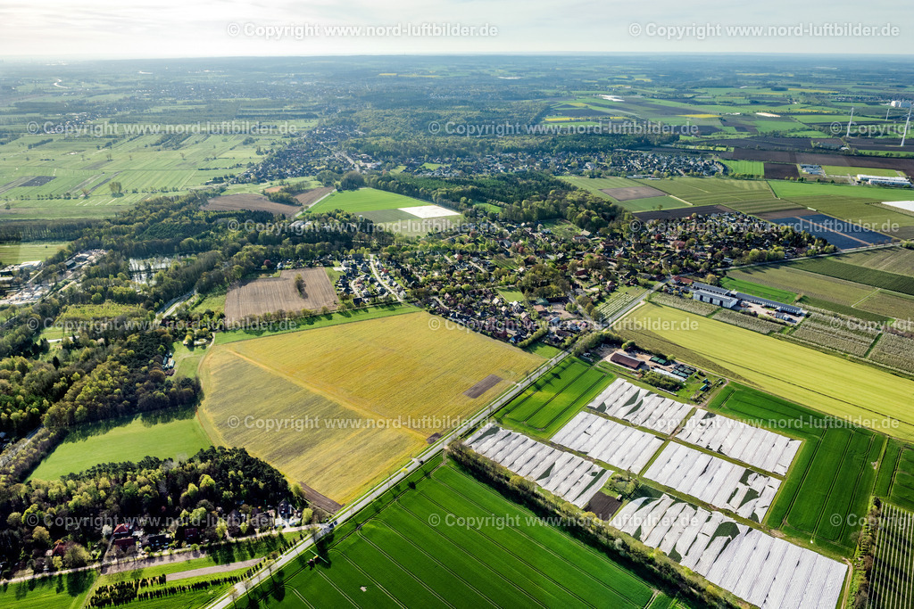 Nottensdorf_ELS_4894010523 | NOTTENSDORF 01.05.2023 Ortsansicht der Straßen und Häuser der Wohngebiete in Nottensdorf im Bundesland Niedersachsen, Deutschland. // Town View of the streets and houses of the residential areas in Nottensdorf in the state Lower Saxony, Germany. Foto: Martin Elsen