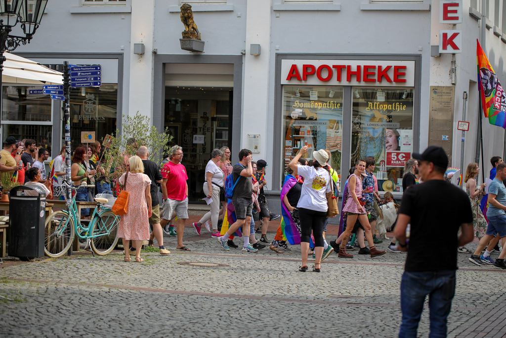 CSD_Moers_190725_057 | Bildergalerie von Sport-Ereignissen aber auch von weiteren spannenden Dingen - nicht nur vom Niederrhein. In Anlehnung an den bekannten Spruch von Hanns Dieter Hüsch heißt das Motto: "Niederrhein ist überall".  - Realisiert mit Pictrs.com