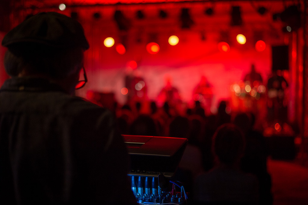 Tango meets Cuba | Tango meets Cuba mit den Klazz Brothers & Cuba Percussion im Forte Belvedere Leisnig zum Festival Hallo Leisnig 2022. - Realisiert mit Pictrs.com