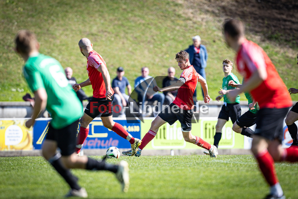 TSV Peißenberg gegen Lenggrieser SC | Fußball Herren Kreisliga Gruppe 1 Zugspitze 2025/26 19. Spieltag, TSV Peißenberg gegen Lenggrieser SC, 20260411,Michael GLADIATOR (TSV Peißenberg Kapitän 17) am Ball,2026-04-11 in Peißenberg (Sportzentrum Peißenberg, Platz 1), Michael GLADIATOR (TSV Peißenberg Kapitän 17)Copyright: WolfgangxLindner www.foto-lindner.de