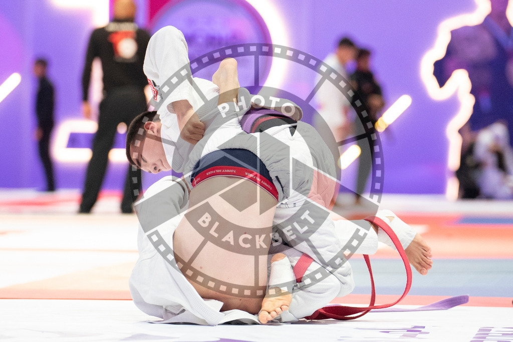 20231109PBB5067 | Fighters compete during the AJP World Professional Championship in the Mubadala Arena in Abu Dhabi, Arab United Emirates, on November 9, 2023.