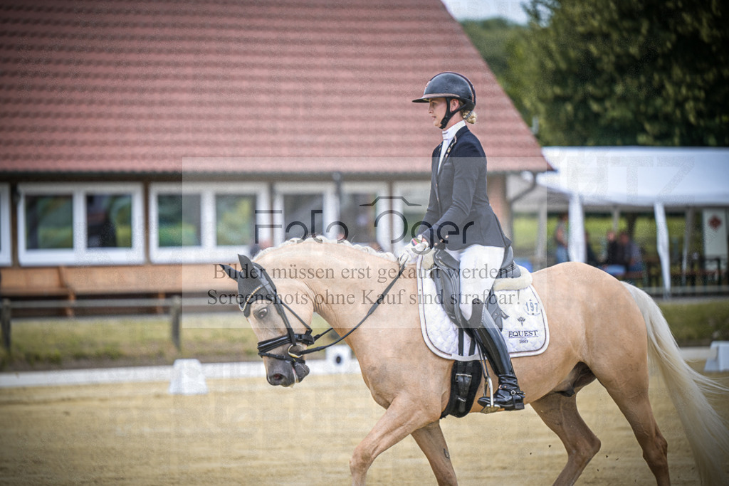 DOS_5402 | Entdecke hochwertige Reitturnierfotos von Foto Oger. Professionell, emotional und authentisch – jetzt Lieblingsmomente im Shop bestellen.Deutschlandweite Turnierfotografie. - Realisiert mit Pictrs.com