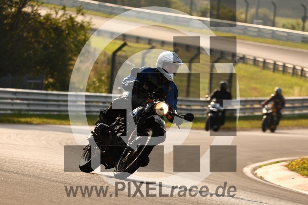 0392-20250814_02832 | Schöne Erinnerungen an spannende Momente - das festzuhalten ist unser Job. PIXELrace.de ist seit 2003 auf den Rennstrecken Europas unterwegs um die Action draußen beim Fahren und die wunderbare Stimmung imm Fahrerlager für euch einzufangen.