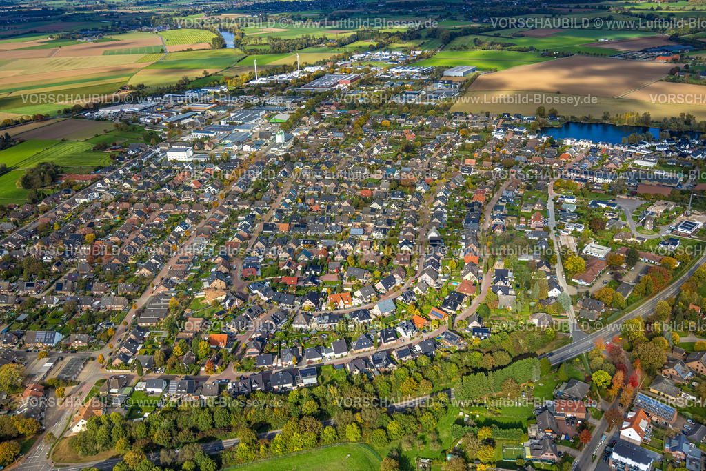 Rees251004790 | Luftbild, Wohngebiet Ortsansicht und Gewerbegebiet, Rees, Niederrhein, Nordrhein-Westfalen, Deutschland