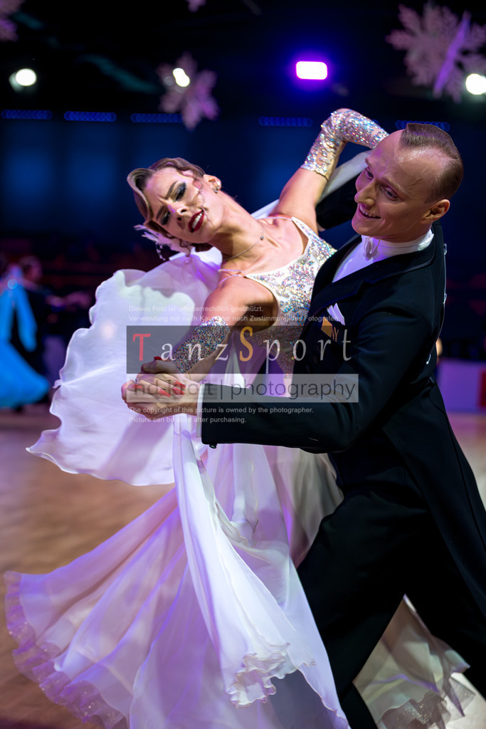 20251214_Baltic-Trophy_2915-2 | Tanzsportbilder, Standardtanz, Lateintanz, WDSF, DTV, LTVB, dancecomp, goc, hessen tanzt, blaues band der spree, walzer, tango, wiener walzer, slowfox, quickstepp, samba, rumba, cha-cha-cha, paso doble. jive, hd-kroft photography, turniertanzsport