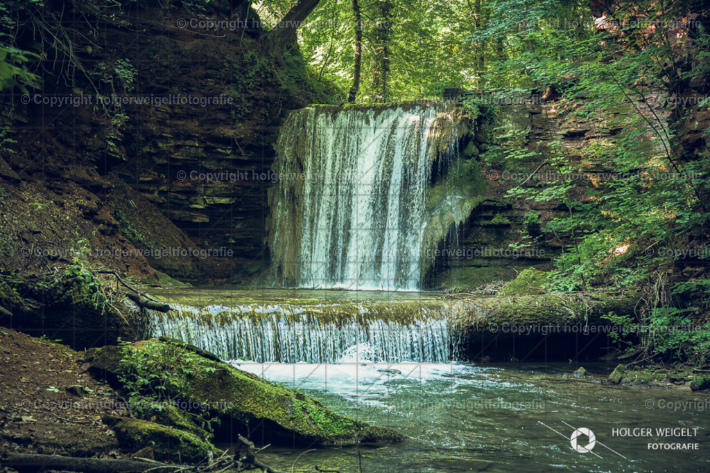 Wasserfall im Kurpark | Kaufen sie online außergewöhnliche Fotografien auf Leinwand Acrylglas Fotoprint Aludibond von holgerweigeltfotografie - Realisiert mit Pictrs.com