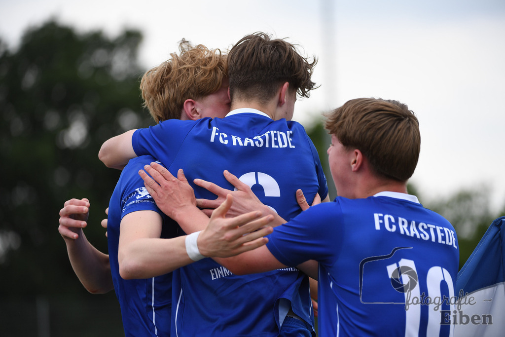 FC Rastede-JSG Esens/Dornum | B-Jugend Bezirksliga; FC Rastede (blau)-JSG Esens/Dornum (weiß) am 24.05.2025 in Rastede (Sportanlage Kötterswegs), Photo: Philip Eiben 2025 - Realisiert mit Pictrs.com
