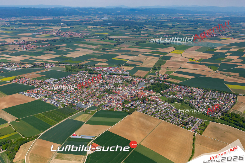 Das Luftbild der Stadt Alteglofsheim wurde 2021 vom Flugzeug heraus erstellt (keine Drohne) Aufnahmehöhe ca.450 Meter- hohe Bildauflösung und Druck-Qualität garantiert!