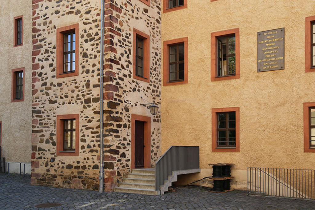 Grimma - Schloss Grimma (heute: Amtsgericht) | Entdecke über 20 Kategorien Leipzig-Motive: Foto-Downloads, hochwertige Poster, Leinwand- & Fine-Art-Prints. Jetzt Lieblingsfoto im Bildlexikon Leipzig Shop bestellen!