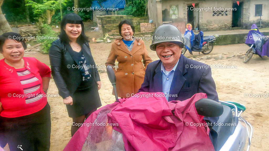 Qiunuan Ortner_ Friseurin Schwertberg_ 15.03.2024-8 | 15.03.2024, Schwertberg, AUT, Frieseursalon, im Bild Qiunuan Ortner (Friseurin) - REPRO 