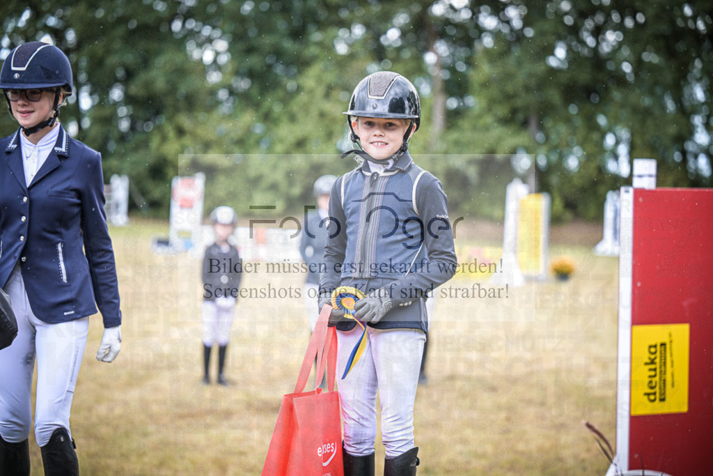 DOS_0023 | Entdecke hochwertige Reitturnierfotos von Foto Oger. Professionell, emotional und authentisch – jetzt Lieblingsmomente im Shop bestellen.Deutschlandweite Turnierfotografie. - Realisiert mit Pictrs.com