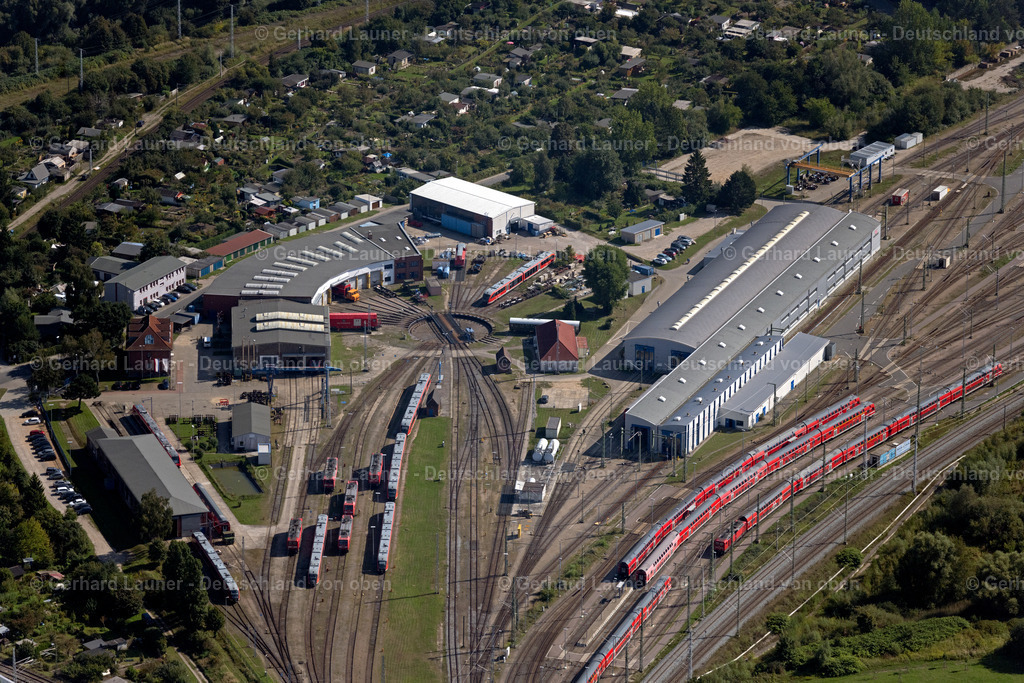 4062068 | ROSTOCK 08.09.2021 Gefülltes Stadtbahn S-Bahn- Depot und Abstellgleise der Deutschen Bahn in Rostock im Bundesland Mecklenburg-Vorpommern, Deutschland. Weiterführende Informationen bei: DB Netz AG,  DB Regio AG,  Deutsche Bahn AG. // S-Bahn railway station and sidings of Deutschen Bahn in Rostock in the state Mecklenburg - Western Pomerania, Germany. Further information at: DB Netz AG,  DB Regio AG,  Deutsche Bahn AG. Foto: Gerhard Launer