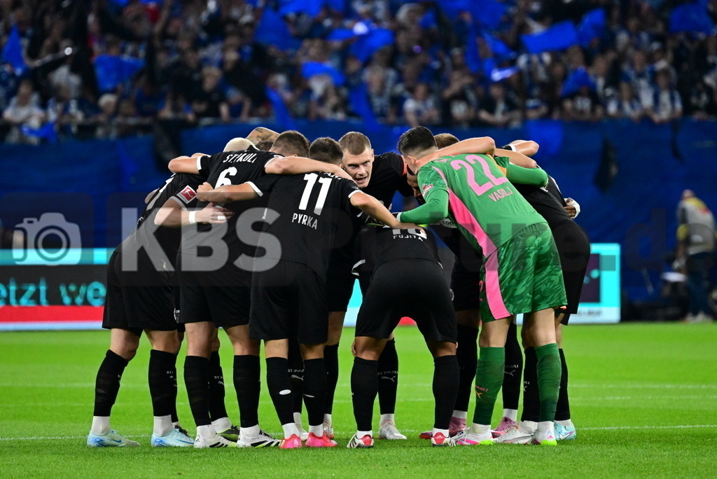 KBS Picture_HSV-FCStPauli_005 | St. Pauli Teamkreis ,Sportplatz :  Volksparkstadion,Hamburger Derby, - Realisiert mit Pictrs.com