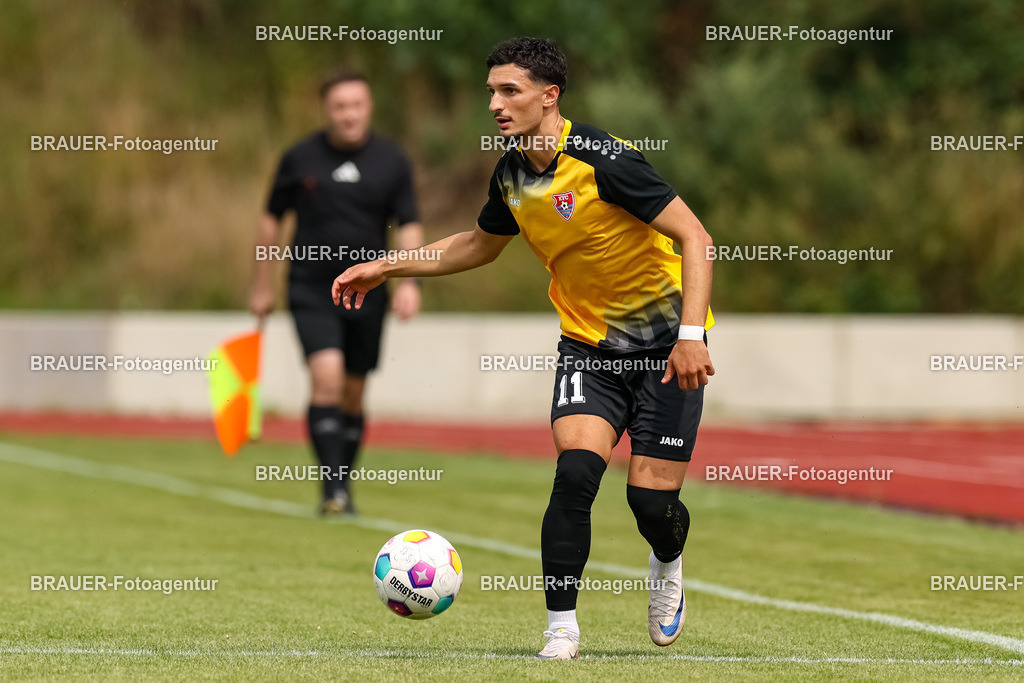 1_SVSKFC_20250726_0147.JPG -  - SV Schermbeck - KFC Uerdingen  - Testspiel | Schermbeck, Deutschland, 26.07.25: Batuhan Özden (KFC Uerdingen) in Aktion, am Ball, Einzelaktion während des Testspiel Spiels zwischen SV Schermbeck - KFC Uerdingen  in der Volksbank Arena am 26. July 2025 in Schermbeck, Deutschland. (Foto von Stefan Brauer/Brauer-Fotoagentur)