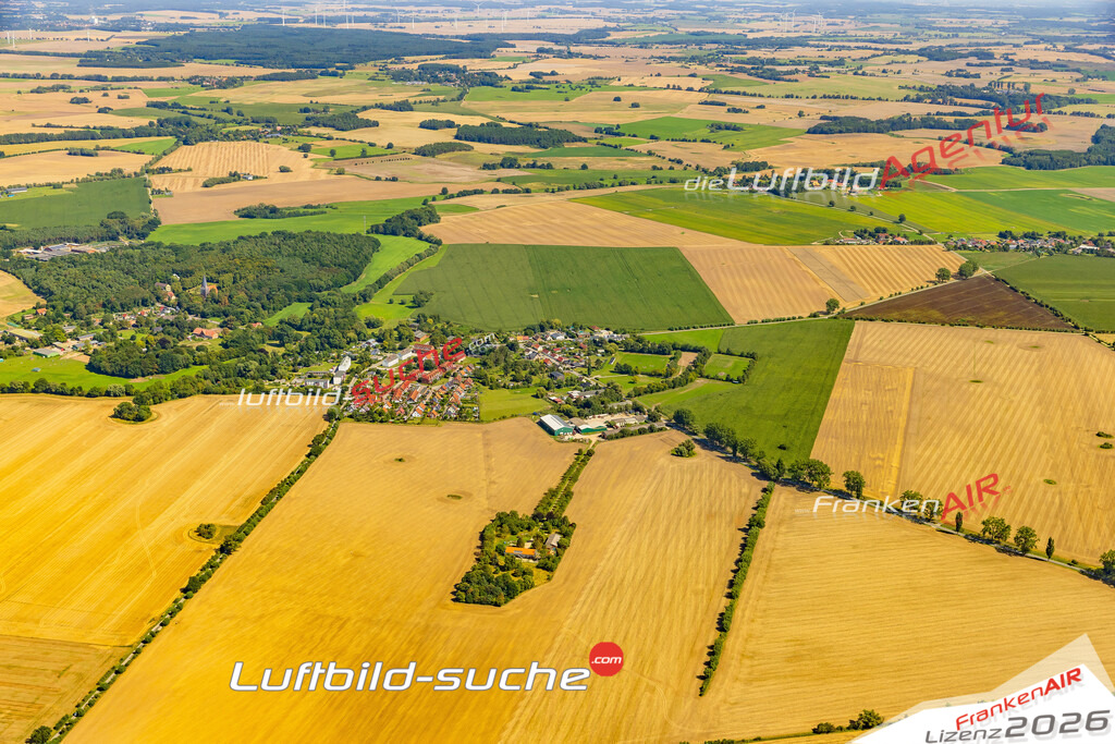 Bild der Stadt Blowatz - Die Luftaufnahme wurde 2025 vom UL-Flugzeug heraus erstellt ( keine Drohne ) - Hochauflösende Luftaufnahme - für professionelle Ausdrucke geeignet. Die Geschenkidee !Hier alle&nbsp;Infos zur Lizenzierung der LuftaufnahmeWir fliegen auch dieses Jahr wieder in Ihre Region um Luftbilder zu erstellen.- Luftbild anfragen