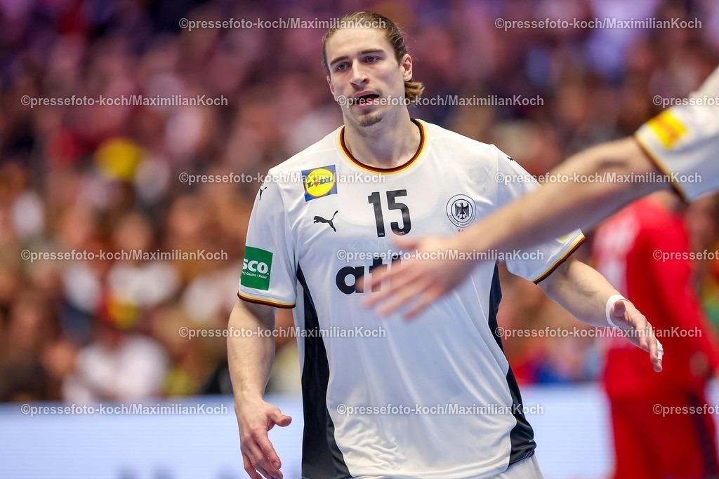 EHF17012602101 | 17.01.2026, Handball, Men's EHF EURO 2026, Deutschland - Serbien, Jyske Bank Boxen in Herning, Dänemark, Preliminary Round:  Juri Knorr (Germany #15) 