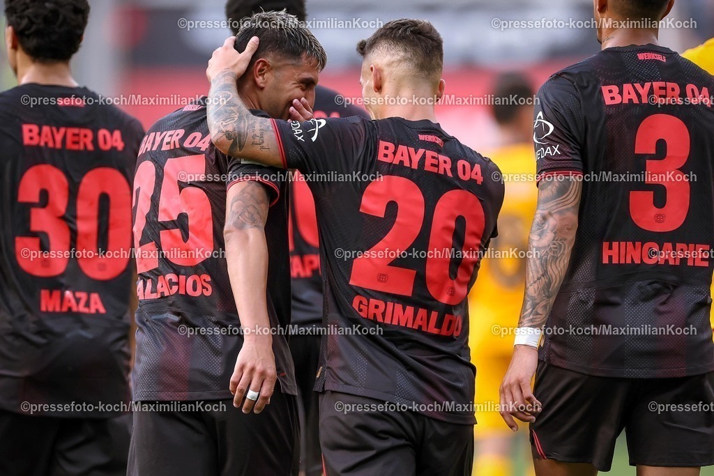 B0405082501117 | 05.08.2025, Fußball, Bayer 04 Leverkusen - Pisa Sporting Club, Testspiel, Saisoneröffnung in der BayArena, Saison 2025 2026: Torjubel nach dem Tor zum 3:0  durch Torschütze Exequiel Palacios (Bayer04 #25)  zusammen mit  Alejandro Grimaldo (Bayer04 #20)  DFB regulations prohibit any use of photographs as image sequences and or quasi-video.