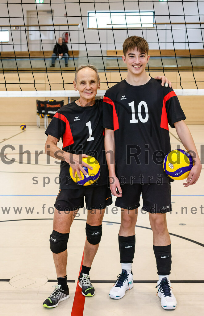 2021-11-27_010_TuS_Oberding_II_gegen_MTV_1881_Ingolstadt_III | Oberding, Deutschland, 27.11.2021:
Volleyball, Kreisliga 2021 / 2022, 5. Spieltag, TuS Oberding II gegen MTV 1881 Ingolstadt III, Endergebnis: 3:2

Andreas Ruß (TuS Oberding, #1), Christian Tiru (TuS Oberding, #10)

Foto: Christian Riedel / fotografie-riedel.net