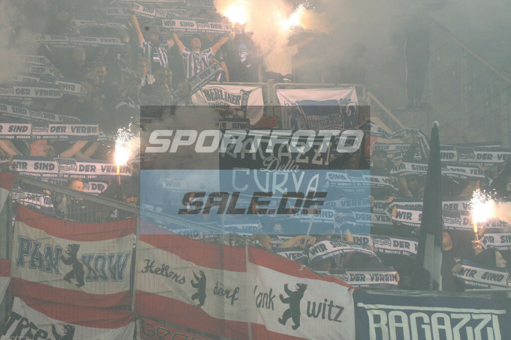 Fortuna Düsseldorf - Hertha BSC | Gästeblock Hertha BSC - © Sportfoto-Sale (MK) - Realisiert mit Pictrs.com