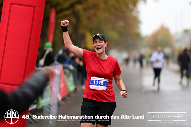 Süderelbe Halbmarathon 2025 I 09.11.2025 I Fotograf_DerSportfotograf.I 00711 | Der Sportfotograf. - Realisiert mit Pictrs.com