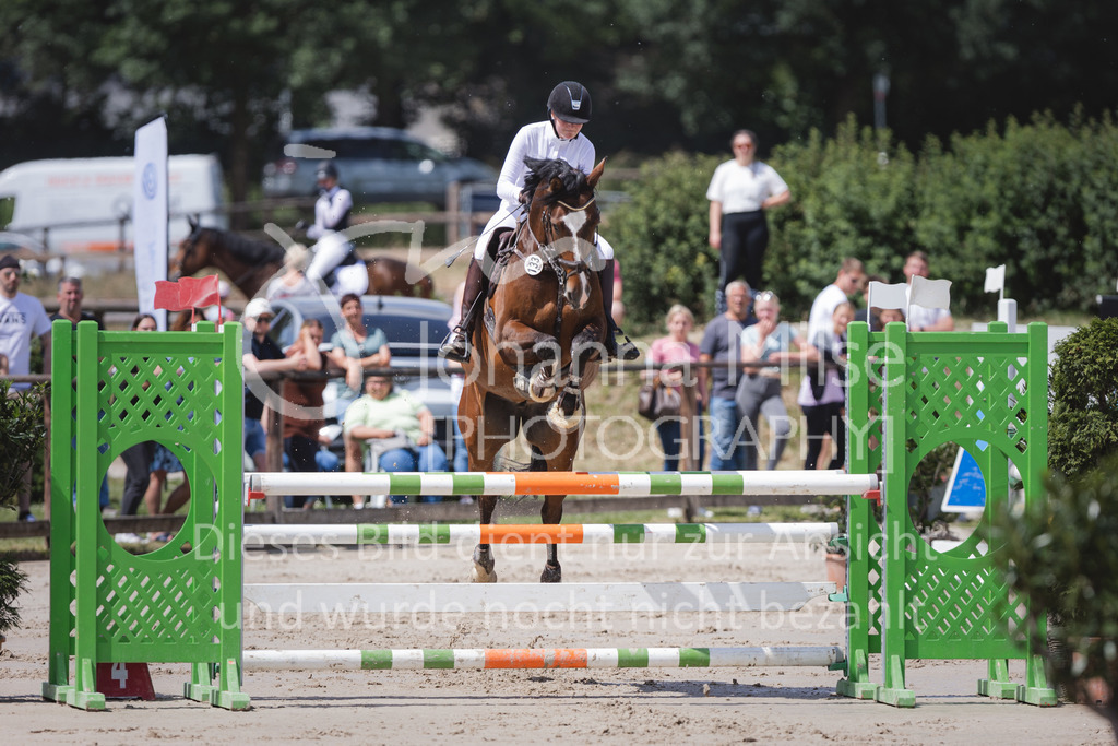 220612_LüPfSpTa_Punkte-L-513 | Lützower Pferdesporttage
Punktespringprüfung Kl.L mit Joker geschlossen
12.06.2022