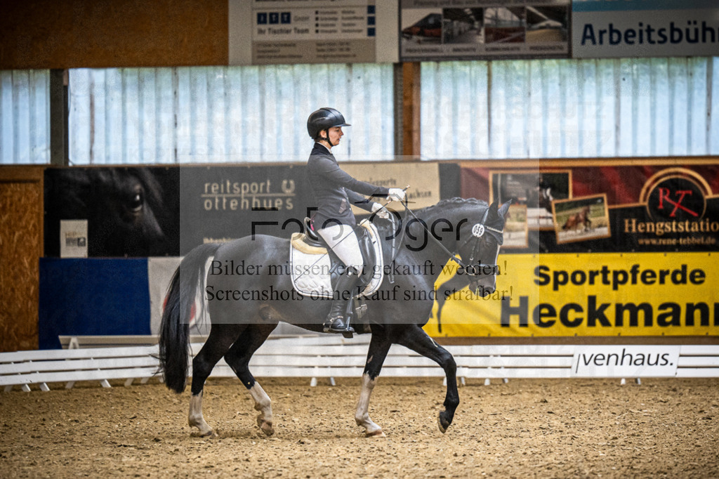 DOS_3540 | Entdecke hochwertige Reitturnierfotos von Foto Oger. Professionell, emotional und authentisch – jetzt Lieblingsmomente im Shop bestellen.Deutschlandweite Turnierfotografie. - Realisiert mit Pictrs.com
