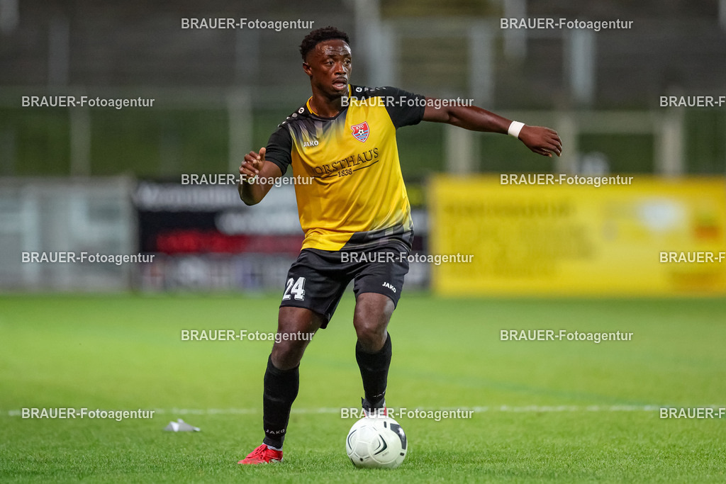 SB_KFCBAU_20250815_5198.JPG -  - KFC Uerdingen - SF Baumberg - Oberliga Niederrhein | Krefeld, Deutschland, 15.08.25: Kingsley Helmut Marcinek (KFC Uerdingen) in Aktion, am Ball, Einzelaktion während des Oberliga Niederrhein Spiels zwischen KFC Uerdingen - SF Baumberg in der Grotenburg Stadion am 15. August 2025 in Krefeld, Deutschland. (Foto von Stefan Brauer/Brauer-Fotoagentur)