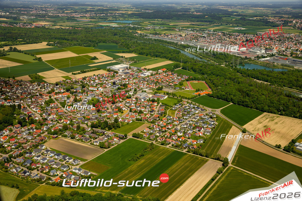 Das Luftbild zeigt  Illerrieden - Die Luftaufnahme wurde 2023 vom UL-Flugzeug aus erstellt ( keine Drohne ) - Hochauflösende Luftaufnahme - Für grossformatige Ausdrucke geeignet. Die Geschenkidee !Mit Lizenz und Bildrechte bestellbar