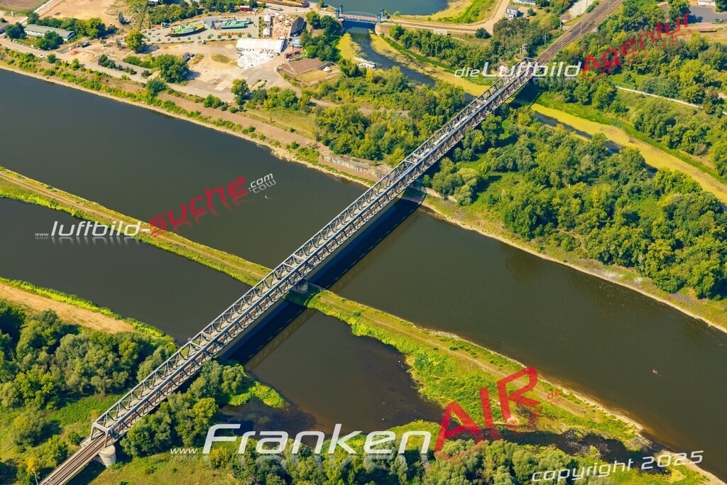 Luftaufnahme  Magdeburg - Die Luftaufnahme wurde 2025 vom UL-Flugzeug heraus erstellt ( ohne Drohne ) - Hochauflösende Luftaufnahme - für professionelle Ausdrucke geeignet. Die Geschenkidee !Mit Lizenz und Bildrechte bestellbar