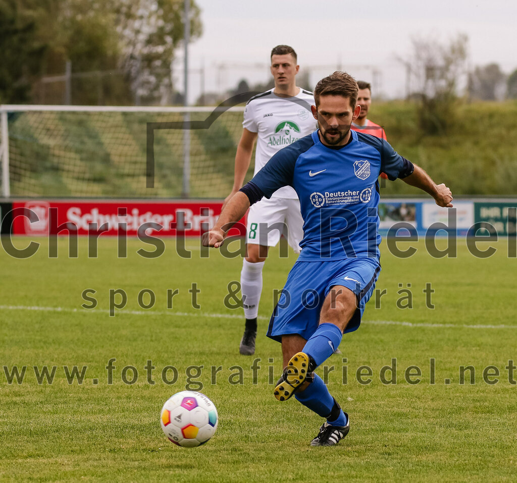 2023-10-14_017_FC_Langengeisling_gegen_TSV_Siegsdorf | Erding, Deutschland, 14.10.2023:
Fußball, Bezirksliga Oberbayern Ost 2023 / 2024, 13. Spieltag, FC Langengeisling gegen TSV Siegsdorf, Endergebnis: 3:0

Lucas Seeholzer (FC Langengeisling, #2)

Foto: Christian Riedel / fotografie-riedel.net