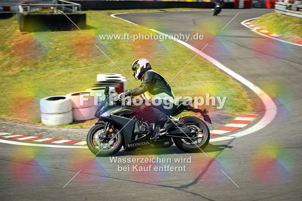 OBK_Mai_Martina_Markus-10802 | Hier findet Ihr Bilder von Touristenfahrten auf der Nürburgring Nordschleife oder von anderen Veranstaltungen die ich besucht habe. Viel Spass beim Durch Schauen 