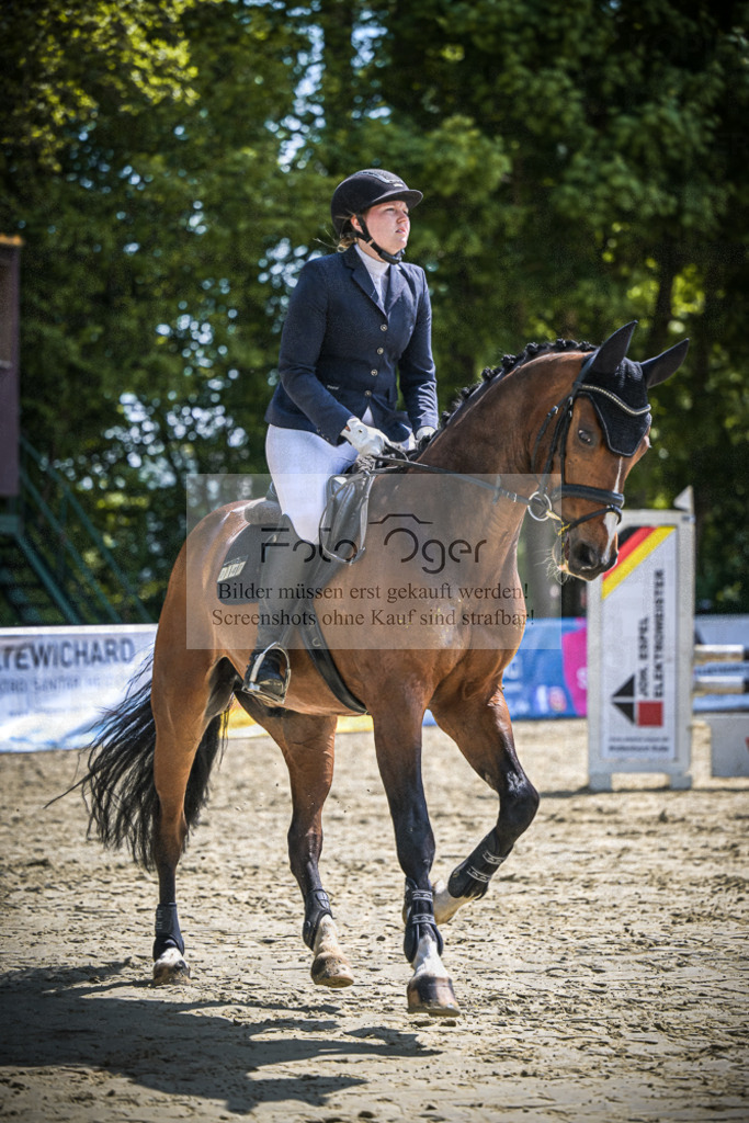 DOS_9782 | Entdecke hochwertige Reitturnierfotos von Foto Oger. Professionell, emotional und authentisch – jetzt Lieblingsmomente im Shop bestellen.Deutschlandweite Turnierfotografie. - Realisiert mit Pictrs.com