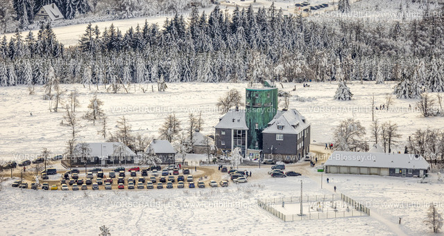 Winterberg221201144-2 | Luftbild Kahler Asten und Astenturm, Winterwunderland in Winterberg im Sauerland, am Kahlen Asten und den Skiabfahrten und dem Skilift-Karussell Winterberg, Abenrot, Winterberg, Sauerland, Nordrhein-Westfalen, Deutschland
