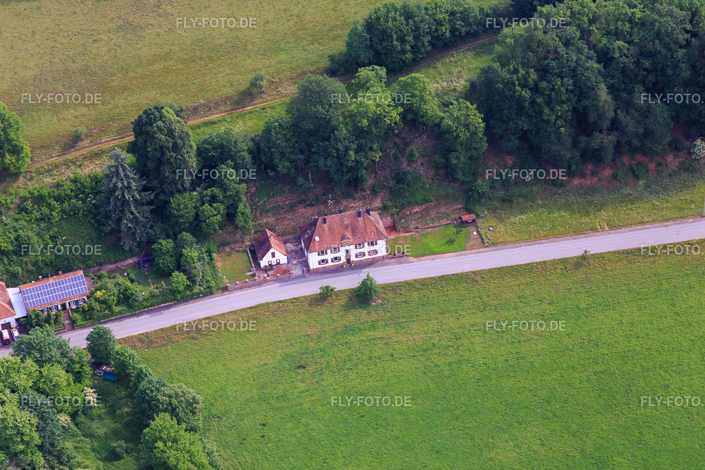 Haus im Wieslautertal | Luftbild: Haus im Wieslautertal im Ortsteil Sankt Germanshof in Bobenthal im Bundesland Rheinland-Pfalz in Deutschland. Foto: IMG_100705.jpg vom 05.06.2017 durch Werner Riehm/FLY-FOTO.de - Realisiert mit Pictrs.com