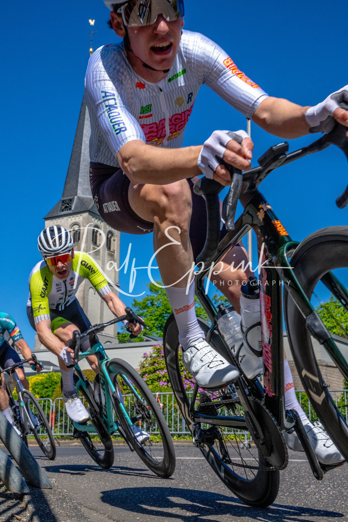 Spurt in den Mai 2026 - Großer Preis der Sparkasse Neuss | Annual one-day road cycling race "Großer Preis der Sparkasse Neuss" held in Büttgen, Germany, organized by VfR Büttgen 1912 e.V. The event features multiple races across all age categories from U11 youth to Elite men. - Realisiert mit Pictrs.com
