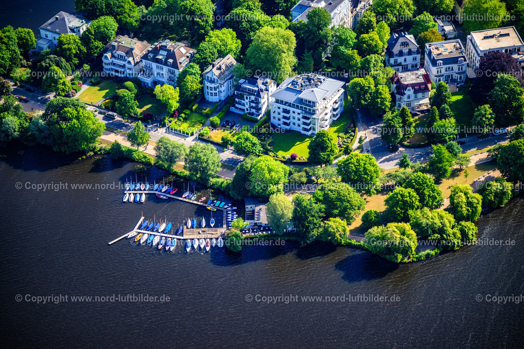 Hamburg_Uhlenhorst_Alster_Bootsverleih_Hansa_Steg_ELS_2264240525 | HAMBURG 24.05.2025 Bootssteg Hansasteg auf der Außenalster im Ortsteil Uhlenhorst in Hamburg, Deutschland. // Hansasteg boat dock on the Outer Alster in the Uhlenhorst district of Hamburg, Germany. Foto: Martin Elsen