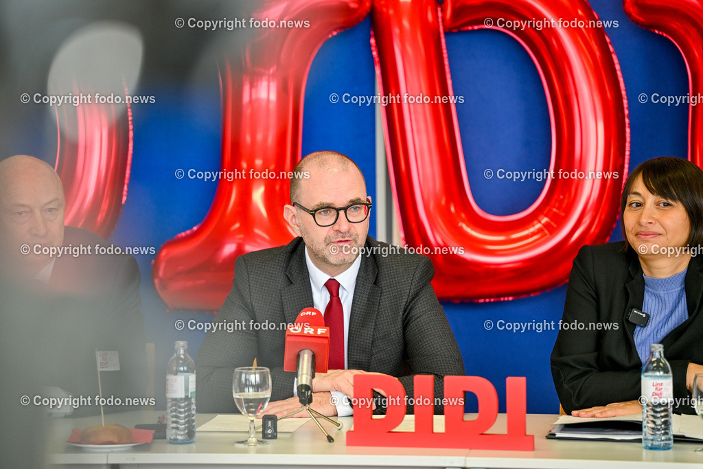 Pressekonferenz Personenkomitee fuer Didi Prammer_ 19.11.2024-24 | 19.11.2024, Linz, AUT, Pressekonferenz Personenkomitee fuer Didi Prammer, im Bild Manfred Schauberger (Sprecher des Personenkomitee), Dietmar Prammer (SP, Geschaeftsfuehrender VizeBgm. und Bgm. Kanditat), Jasmine Chansri (Sprecherin des Personenkomitees)