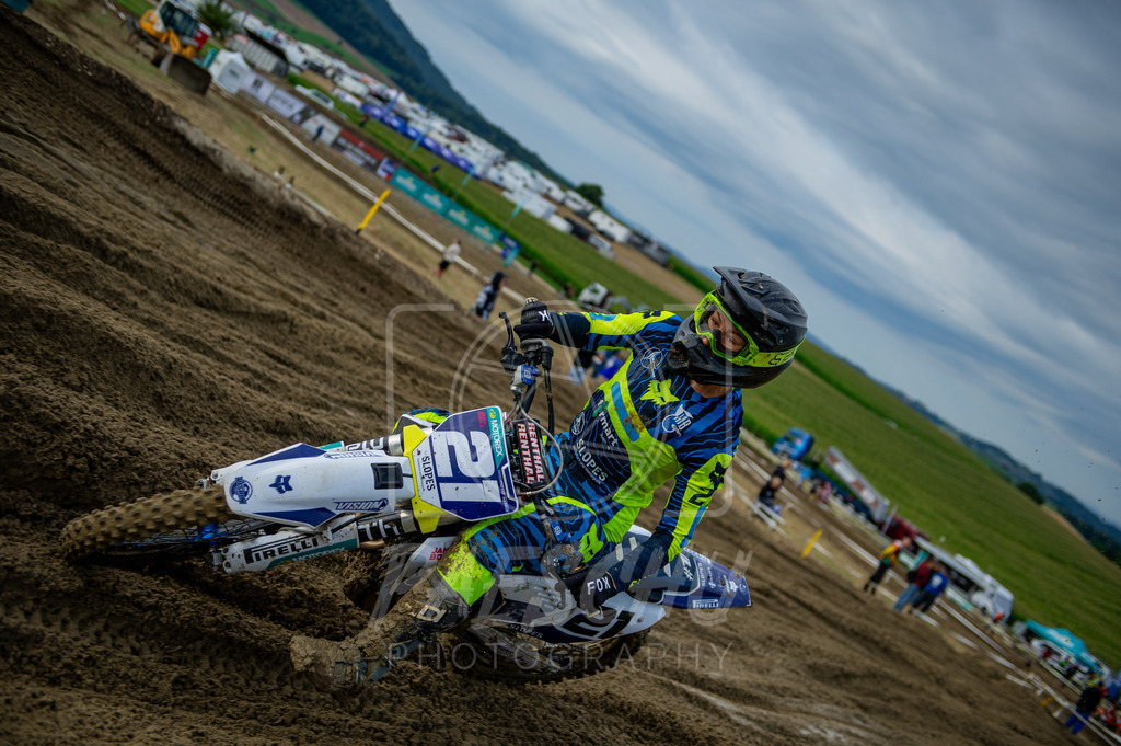 Lady (281) | Paeschuphoto Shop - Wer nicht sucht der auch nicht findet.Ob Motocrossbilder oder von einem besuchtem Spiel, Hauptsache Action. - Realisiert mit Pictrs.com