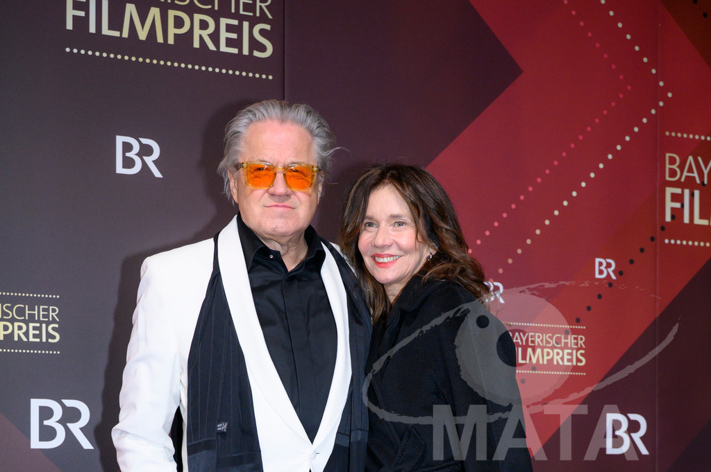 _DWI5324 | Michael Brandner mit Ehefrau Karin Brandner bei der Verleihung des 47. Bayerischen Filmpreises 2026  im Prinzregententheater. München, Deutschland. Der Bayerische Filmpreis wird seit 1979 von der Bayerischen Staatsregierung verliehen, um die Bedeutung des Kinofilms als Kulturgut herauszustellen - Realisiert mit Pictrs.com