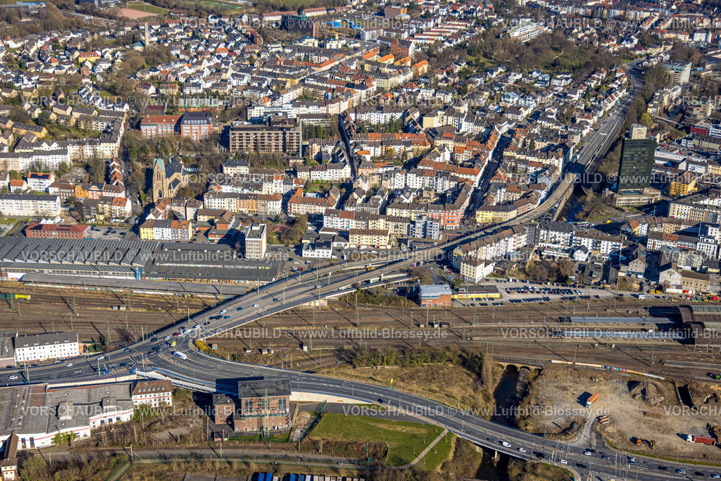 Hagen250302627 | Luftbild, City und Hochstraße Bundesstraße B54 Eckeseyer Straße über Bahngleise, Hochhaus Arbeitsamt, links St.-Josefs-Hospital Krankenhaus und Sekundarschule Altenhagen, Altenhagen, Hagen, Ruhrgebiet, Nordrhein-Westfalen, Deutschland
