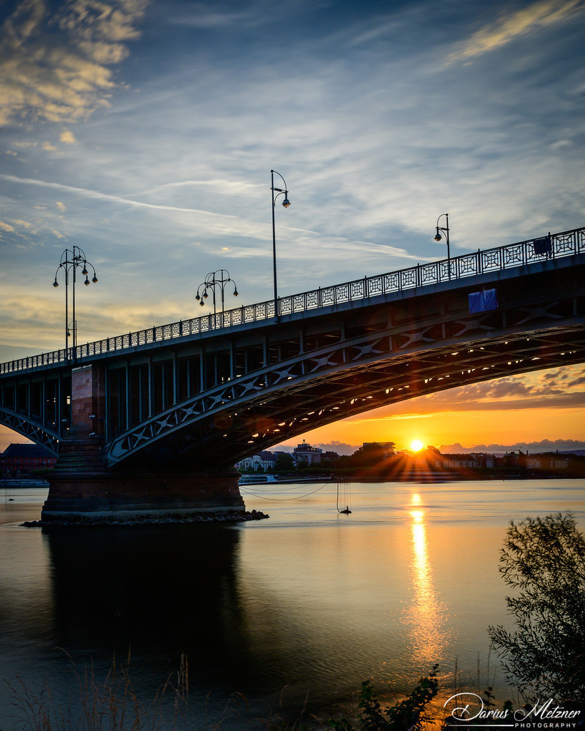 Die Theodor-Heuss-Brücke | Die Theodor-Heuss-Brücke zwischen Mainz und Mainz-Kastel