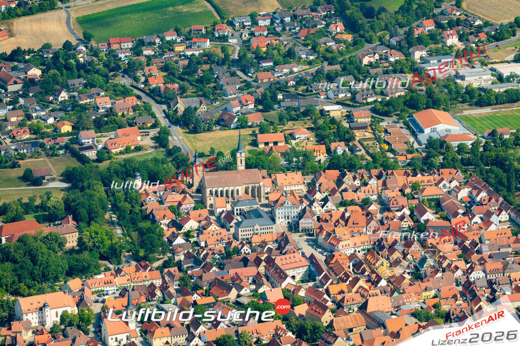 Das Luftbild zeigt : Altstadt Iphofen - Die Luftaufnahme wurde 2023 vom UL-Flugzeug aus erstellt ( keine Drohne ) - Hochauflösende Luftaufnahme - Für grossformatige Ausdrucke geeignet. Die Geschenkidee !Mit Lizenz und Bildrechte bestellbar