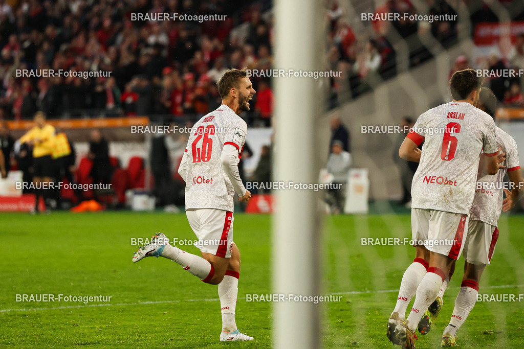 Rot-Weiss Essen - 1.Fc Schweinfurt | Essen, Deutschland, 02.11.2025 Torben Müsel  (Rot-Weiss Essen) Torjubel nach dem tor zum 1:0während des 3.Liga Spiels zwischen  Rot-Weiss Essen und 1.Fc Schweinfurt am 02.11.2025 im Stadion an der Hafenstraße in Essen. (Foto von Timo Bluhmki-Schmidt/Brauer Fotoagentur