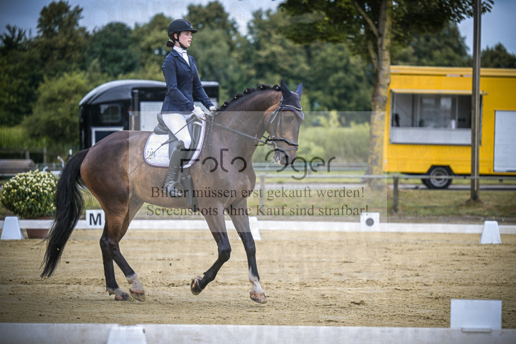 DOS_6968 | Entdecke hochwertige Reitturnierfotos von Foto Oger. Professionell, emotional und authentisch – jetzt Lieblingsmomente im Shop bestellen.Deutschlandweite Turnierfotografie. - Realisiert mit Pictrs.com