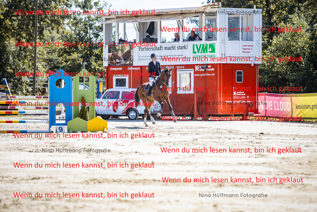 BK1A5367 | Turnierbilder Turnierfotos Nina Hüffmann Turnierfotografie Pferdefotografie Tierzeichnung Haustierzeichnung Pferdezeichnung Hundezeichnung Videograf  - Realisiert mit Pictrs.com