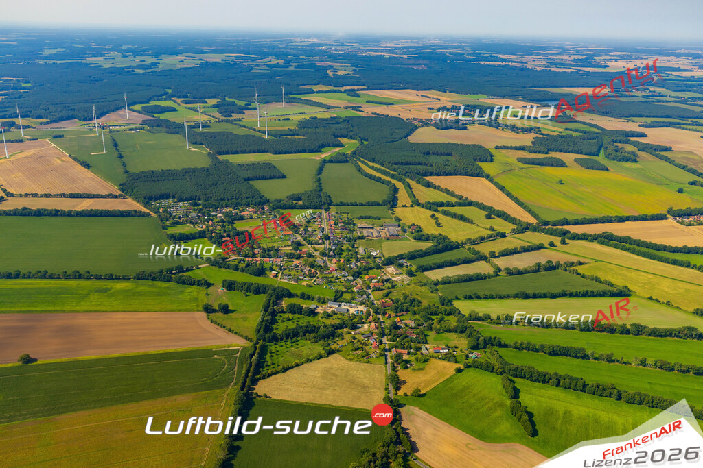 Luftbild der Stadt Hoort - Die Luftaufnahme wurde 2025 vom UL-Flugzeug heraus erstellt ( keine Drohne ) - Hochauflösende Luftaufnahme - für professionelle Ausdrucke geeignet. Die Geschenkidee !Hier alle&nbsp;Infos zur Lizenzierung der LuftaufnahmeWir fliegen auch dieses Jahr wieder in Ihre Region um Luftbilder zu erstellen.- Luftbild anfragen