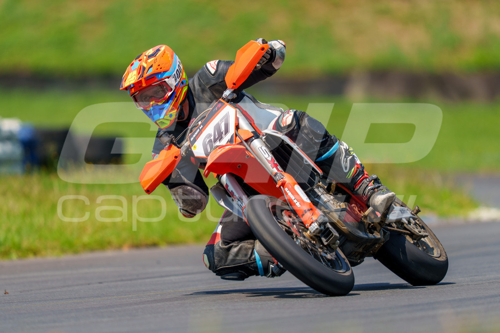 G-Cup + Supermoto Staatsmeisterschaft + Hungarian Supermoto Championship | GRIPcapture steht für authentische Sportfotografie in Österreich – für Momente, die mehr sind als Geschwindigkeit oder Ergebnis. Es geht um Emotion, Spannung, Fokus und den Augenblick, der oft nur einen Wimpernschlag dauert.Ob Motorsport, Teamsport oder 