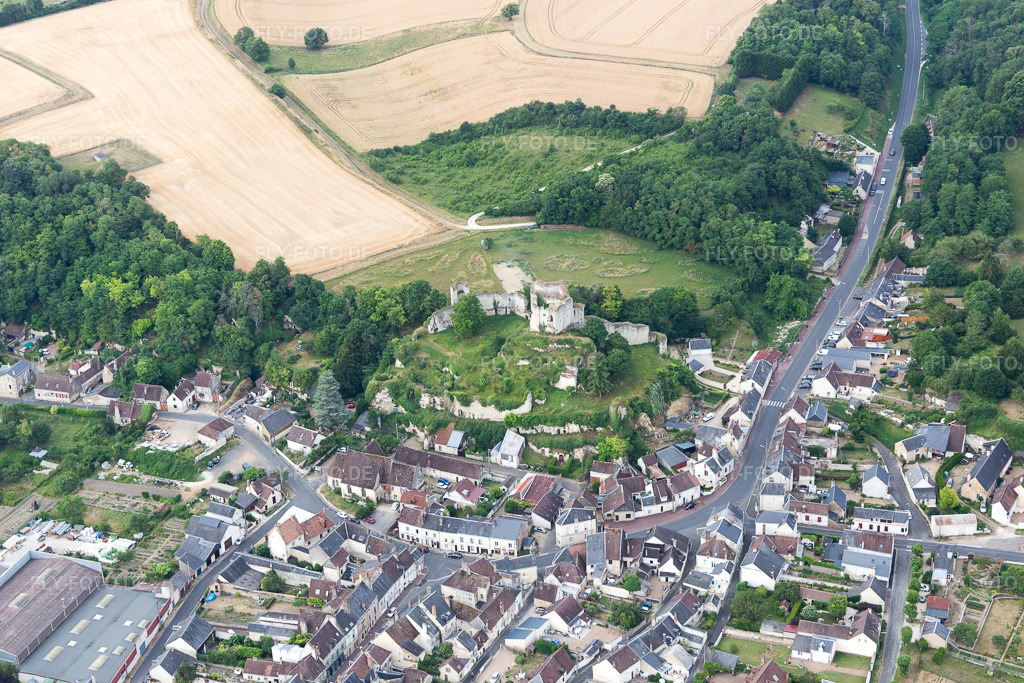 Luftbild: Ortsansicht in Montoire-sur-le-Loir im Bundesland Loir-et-Cher in Frankreich. Foto: IMG_101144.jpg vom 24.06.2017 durch Werner Riehm/FLY-FOTO.de